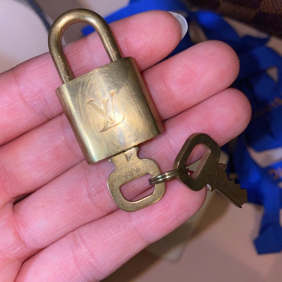 LV Speedy 25 Purse - Like New - Picture 12 of 16